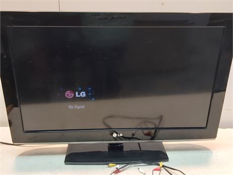 ​LG 32" LCD Widescreen HDTV 4