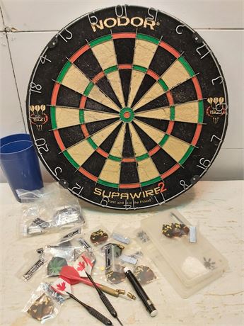 Nodor Supawire 2 Bristle Dartboard with Accessory Set 12