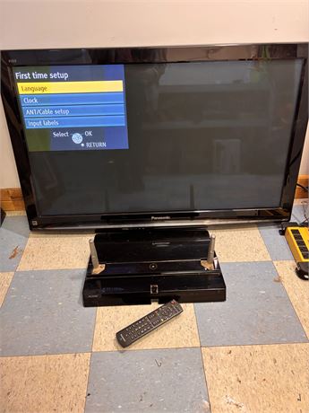 Panasonic 42' VIERA Flat Screen TV Includes Remote and Stand - Tested/Working OA