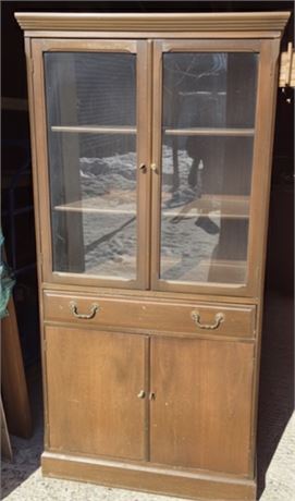 Traditional Single-Unit China Cabinet G