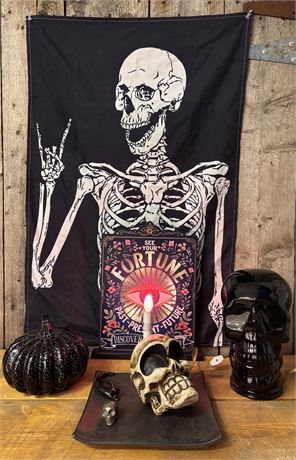Ultimate Gothic Halloween Decor Bundle – Ceramic Skull Lamp, Fortune Teller 19