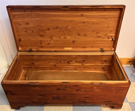 Vintage Solid Cedar Blanket Chest - Mid-Century Hope Chest G