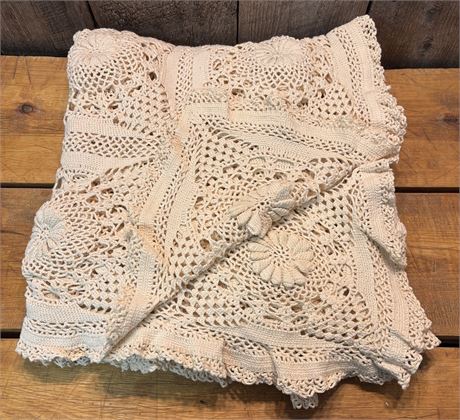 Vintage Handmade Popcorn Stitch Flower Bedspread 18