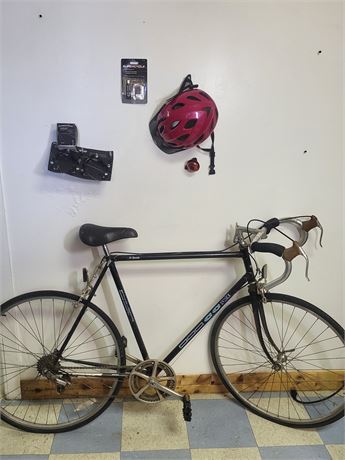 ​CCM 12-Speed Road Bike & Safety Gear Set 20BW