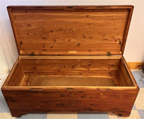 Vintage Solid Cedar Blanket Chest - Mid-Century Hope Chest G
