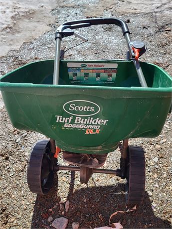 ​Scotts Turf Builder EdgeGuard DLX Broadcast Spreader OA