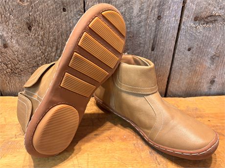 Vintage-Style Faux Leather Ankle Boots - Tan/Beige 9.5-10