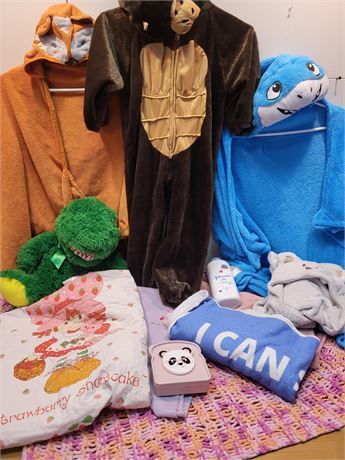 ​Vintage Strawberry Shortcake Blanket & Kids Character Robes Bundle