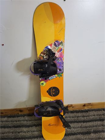 Mystère All-Mountain Snowboard with Morrow Bindings