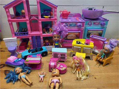 Colorful Dollhouse and Playset Collection 4