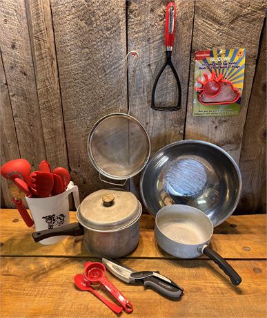 Vintage Aluminum Cookware & Kitchen Gadgets
