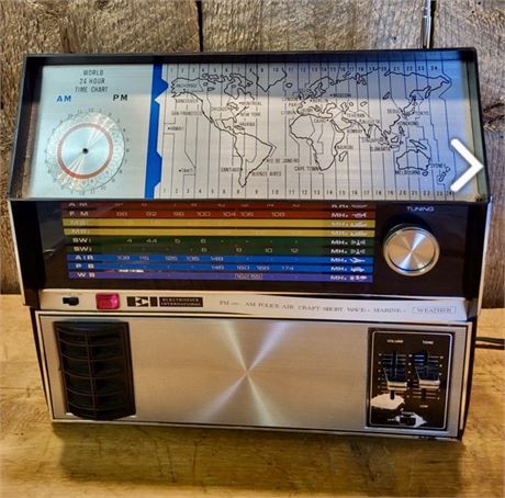 ​Vintage Electronics International Multi-Band World Time Portable Radio