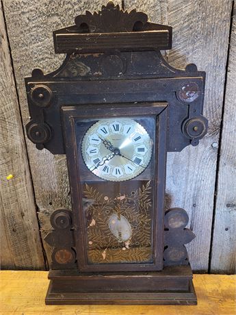 ​Antique New Haven Clock Co. Carved Wooden Mantel Clock with Pendulum
