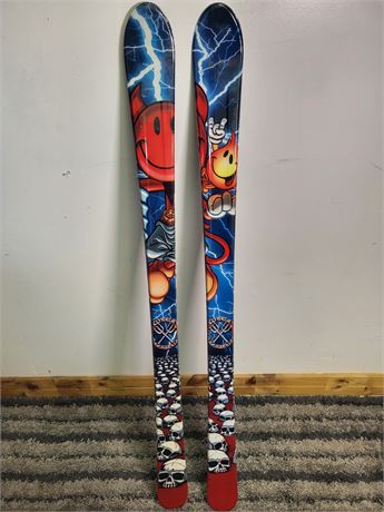 ​Vintage World Industries Snow Skis Devil Flame Graphic Twin Tip Carving Skis