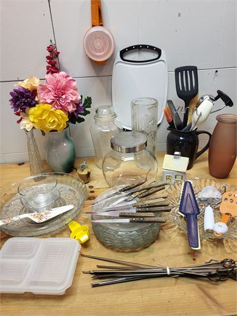 Kitchenware Variety Set: Glass Plates, Wooden Steak Knives, Storage Jars