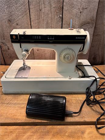 Vintage Singer Model 3102 Mechanical Sewing Machine