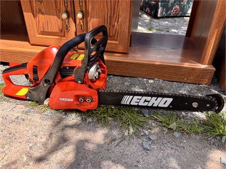 ECHO CS-310 Gas-Powered Chainsaw – Running / Works Well