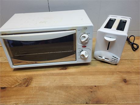 Kitchen Appliance Bundle: Toaster Oven and Proctor Silex Toaster