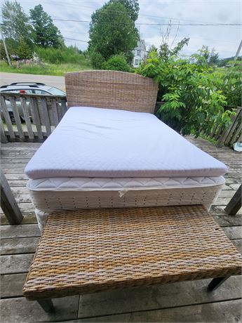Queen Wicker Bed Set