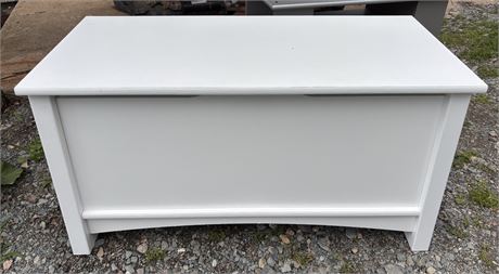 White Wooden Storage Chest / Toy Box with Safety Hinge