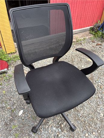 Black Mesh Back Office Chair – Adjustable Ergonomic Desk Chair with Casters