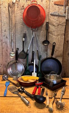 Pampered Chef Stoneware, Flygt Utensils, Baking Pans & Kitchen Tools