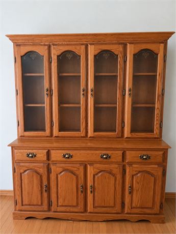 Traditional Oak Dining Hutch and Buffet