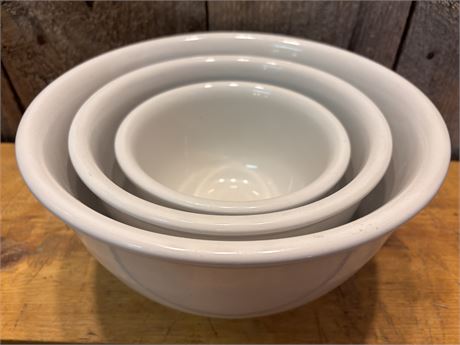 Vintage-Style White Ceramic Nesting Mixing Bowls - 3-Piece Set