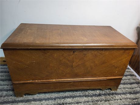 Honderich "Red Seal" Cedar Chest with Drawer