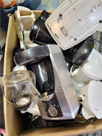 ​Assorted Coffee Maker Lot - Oster, Proctor Silex, Sunbeam (Machines, Carafes)