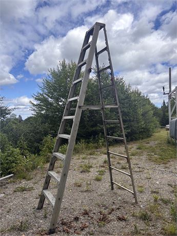 Vintage/Used 12-Foot Aluminum A-Frame Stepladder