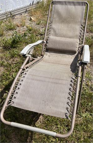Zero-Gravity Folding Patio Lounge Chair