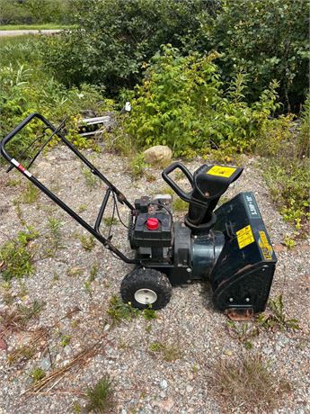 ​Yardworks 5.5 HP 22" Gas Snowblower