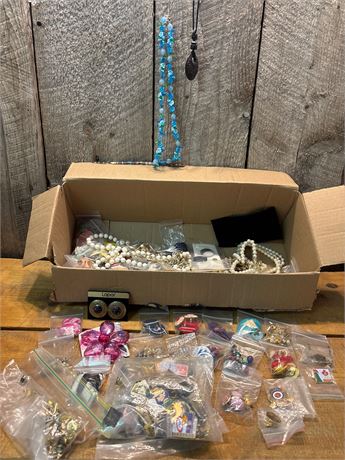 Large Vintage & Costume Jewelry Set